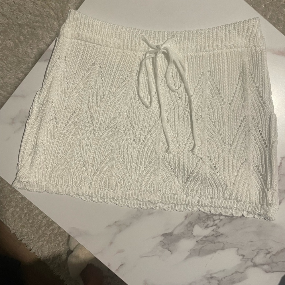 Crochet Knit Skirt White
perfect for coachella or beach days